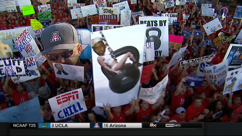 Illustration for article titled jet fUel Can't meLt steel beAms: Your Tucson College GameDay Sign Roundup